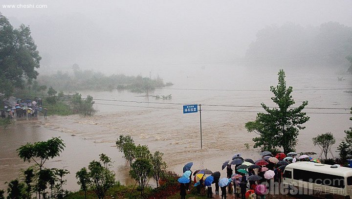 南方多省遭暴雨