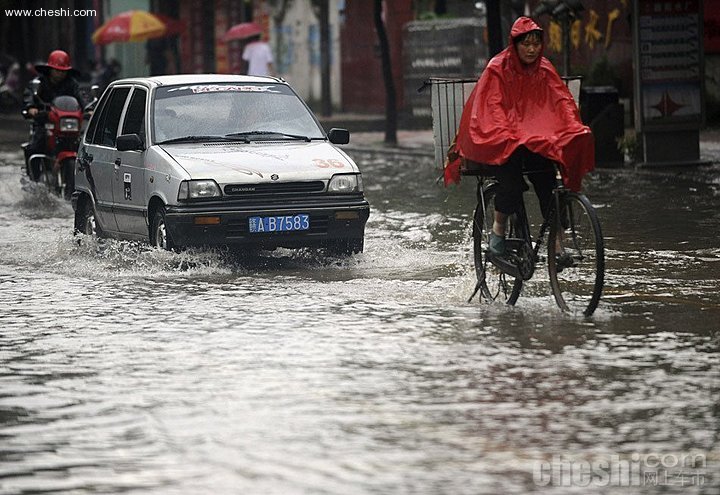 南方多省遭暴雨