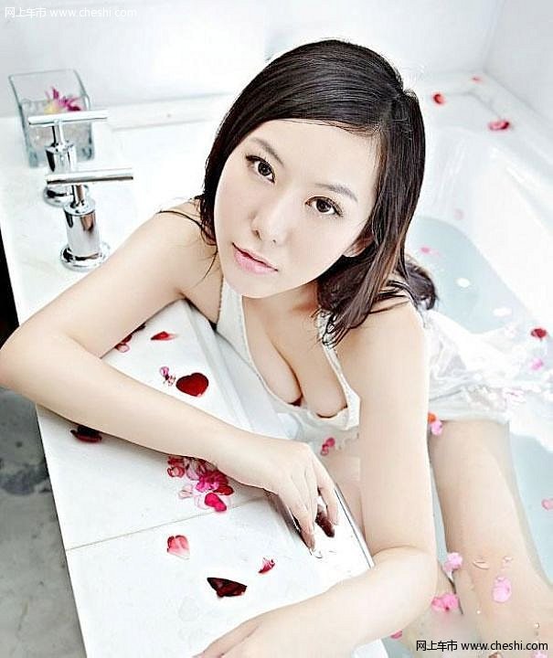 车展后肉感出浴照