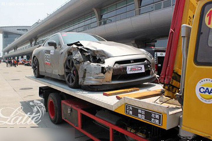 超跑嘉年华争相斗艳