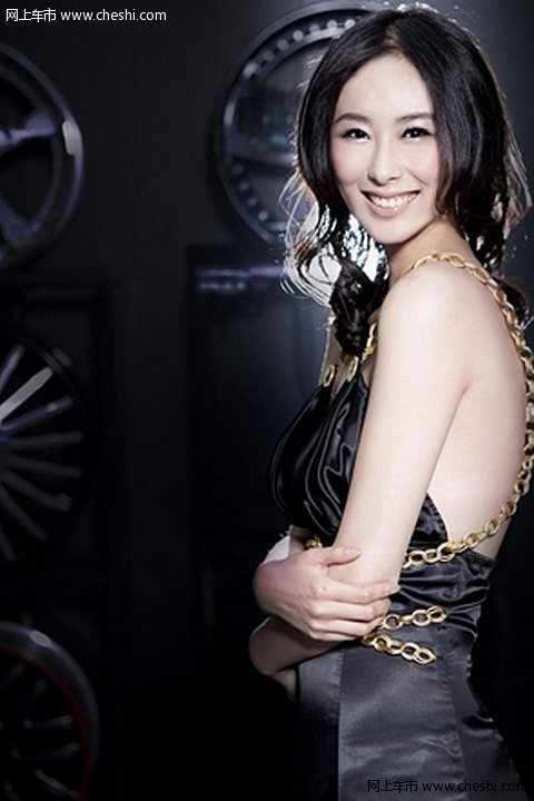 兽兽复出露乳写真照