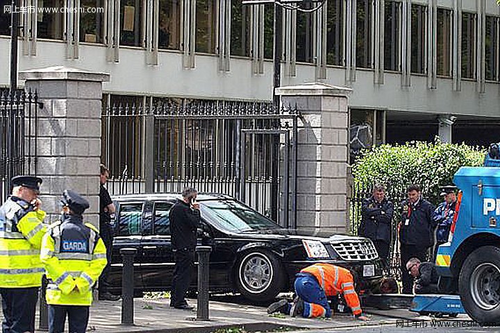 奥巴马专属座驾抛锚