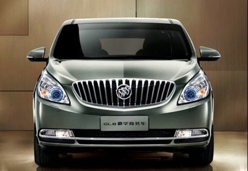 标志的waterfall立体直瀑式格栅的衬托之下,全新别克gl8豪华商务车的