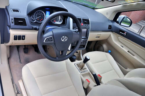 配置丰富操控简单试驾北京汽车e150