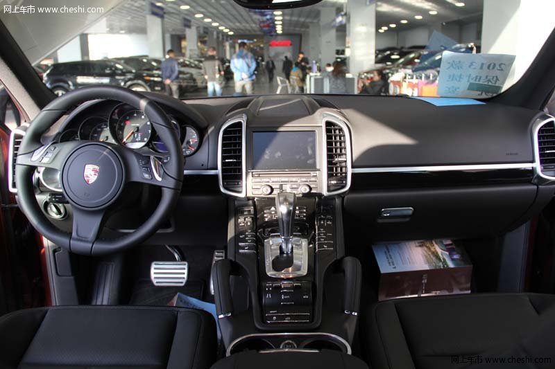 保時捷卡宴 現(xiàn)車到店優(yōu)惠保上牌辦分期