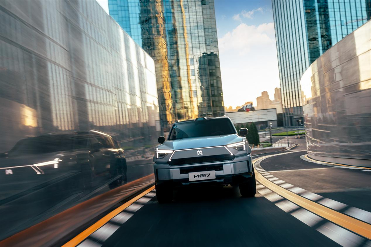 全栈华为/纯电续航215km，猛士M817 Max+版上市，售36.99万