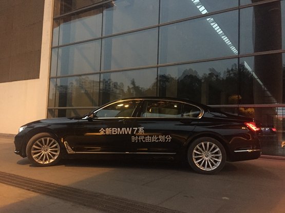 中达桂宝BMW7系夜间试驾会圆满结束-图1