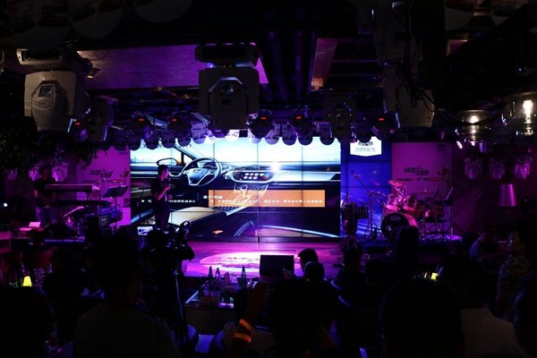 吉利帝豪gs青春郑发声全城得劲嗨