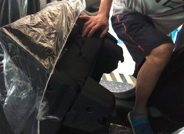 长安CX70和风光580 第三排空间对比-图4