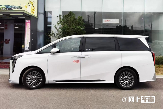 传祺全新M8售价曝光电磁悬架+电四驱 比GL8还贵-图3