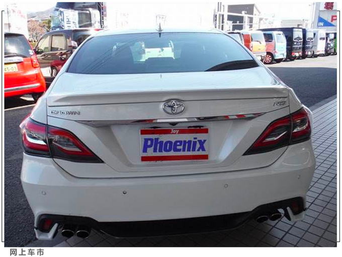 丰田新皇冠rs到店实拍运动外观内饰双屏更豪华