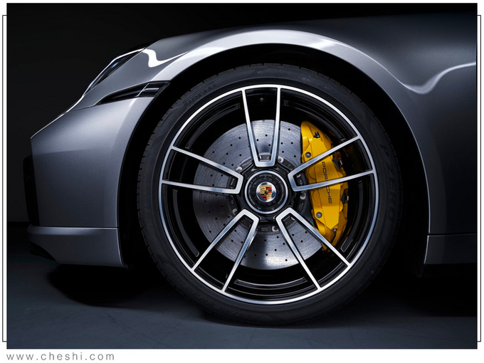 保时捷新911 turbo强化操控 首配不同尺寸轮胎
