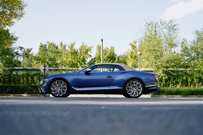 《豪华180》宾利欧陆gt v8 mulliner 敞篷版 b格拉满-图13