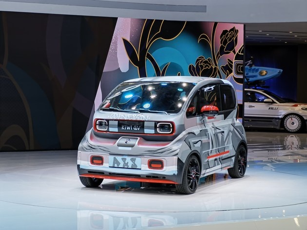 上海车展新宝骏kiwiev亮相定位都市摩登座驾