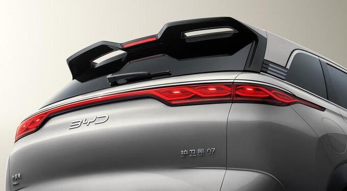 比亚迪护卫舰07荣耀版上市售价1798万元起