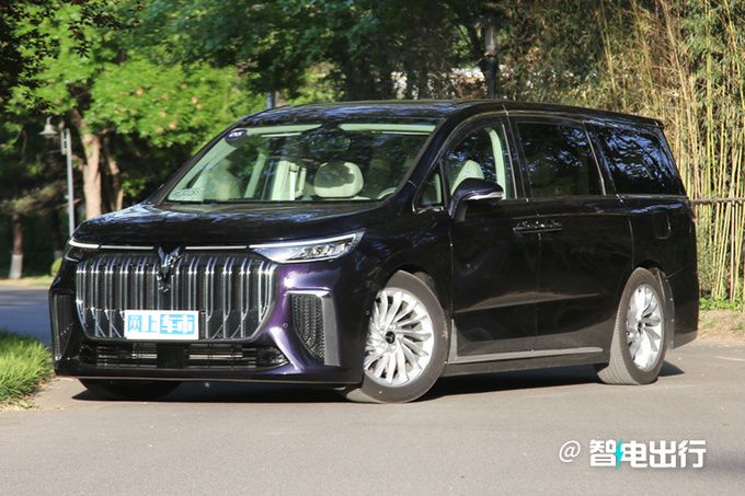 魏牌全新mpv实车曝光车尾像传祺m8或35万起售