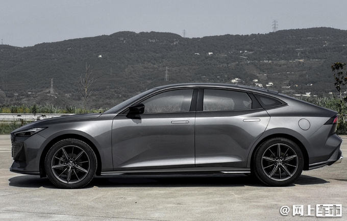 长安uni系列轿车曝光 动力超思域 预计11万起售-图5