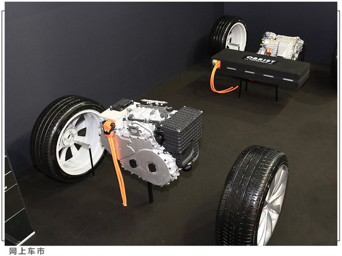 0l双缸汽油发动机和一个小型电动机组成,以及一个更小的电池组所组成