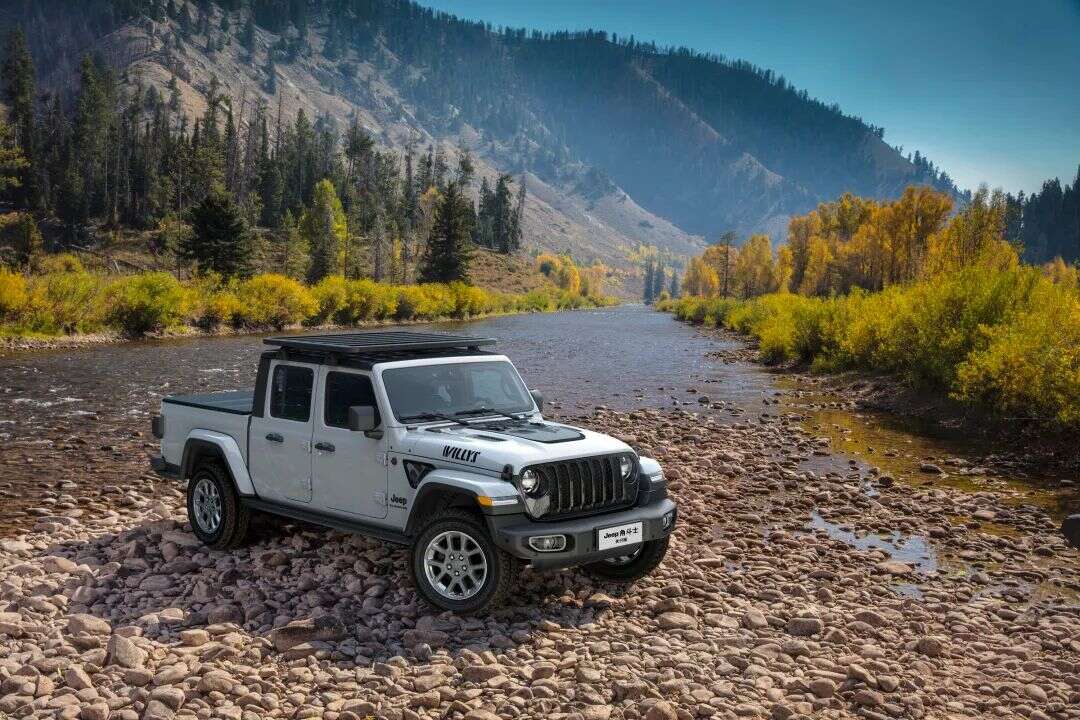 Jeep角斗士先行版上市3.6L V6+8AT售价50.99万元-图1