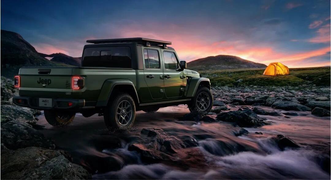 Jeep角斗士先行版上市3.6L V6+8AT售价50.99万元-图2