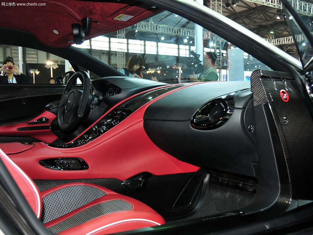 2010款 one-77中控方向盘