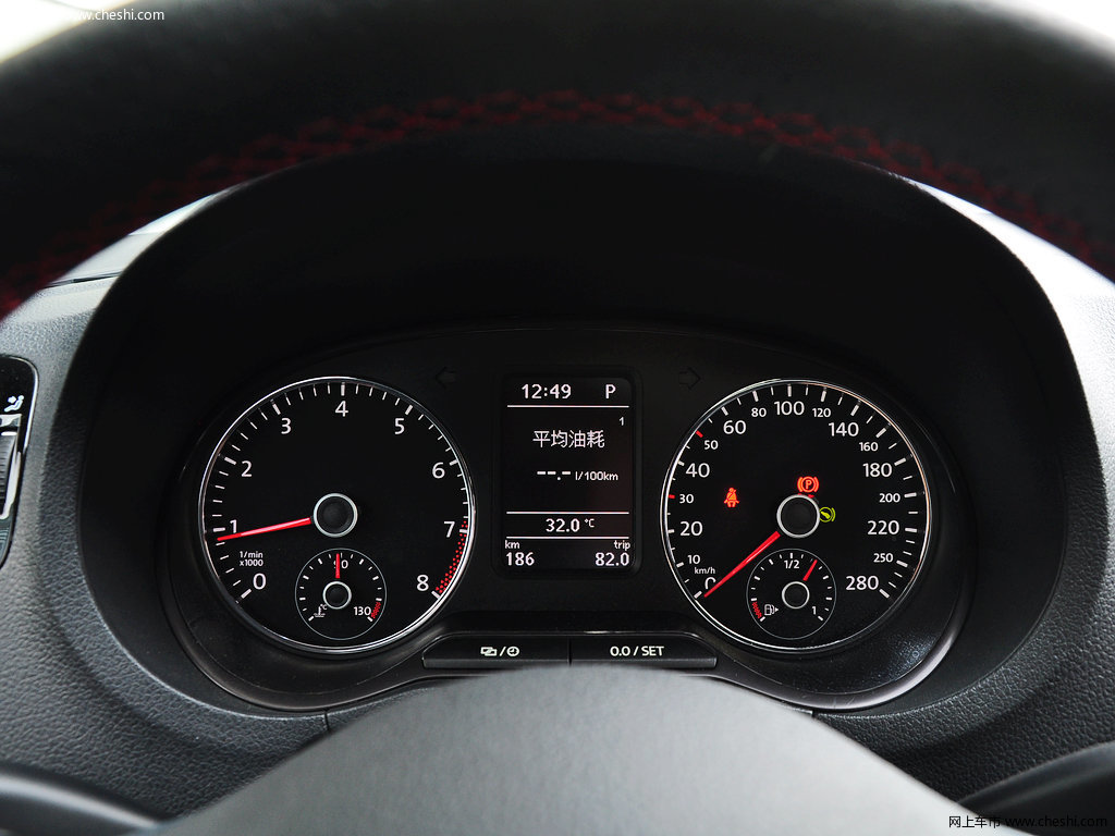 2012款 1.4tsi gti中控方向盘