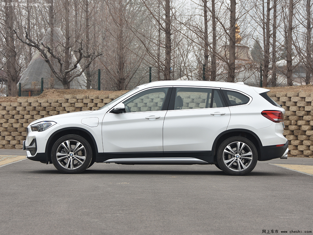 矿石白宝马x1新能源 2020款 xdrive30le尊享型外观整体图片(8/8)_网上