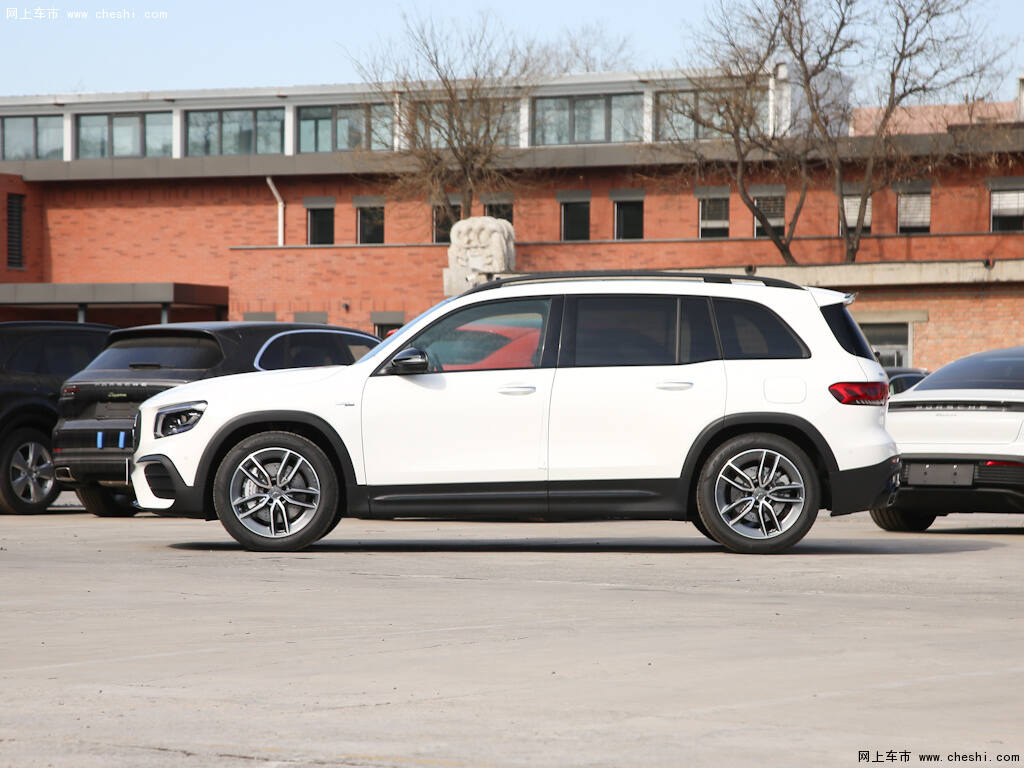 白色奔驰glb amg 2021款 amg glb 354matic外观整体图片(8/8)_网上车