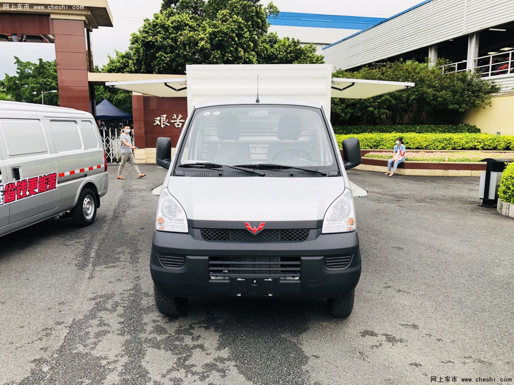 五菱荣光小卡翼开启 图片