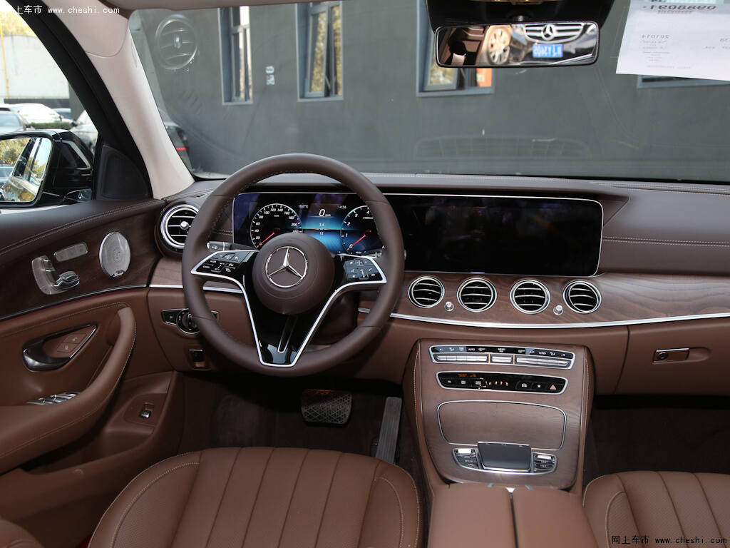 栗棕色奔驰e级 2021款 e 350 l4matic内饰中控图片(1/46)_网上车市