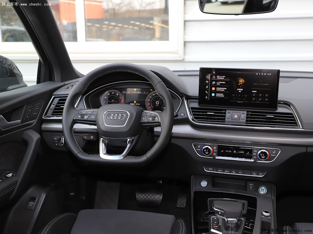 黑色奥迪q5l sportback 2021款 40 tfsi豪华型内饰中控图片(1/40)