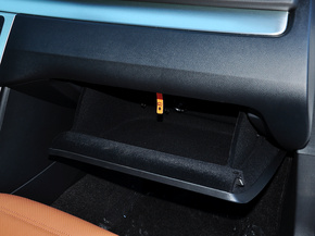 一汽-大众  2.0TSI 手套箱整体特写