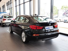 宝马(进口) 528i 2.0T AT 车辆左后45度视角