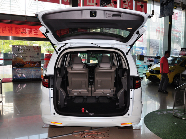 广汽本田  2.4L CVT 后备箱整体特写