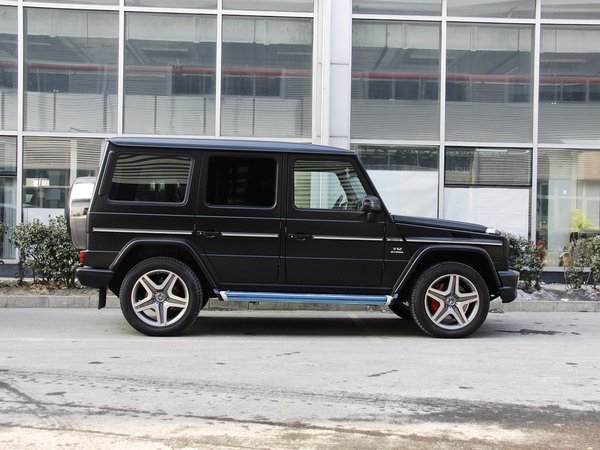 奔馳amg g65 6.0t 車輛正右側