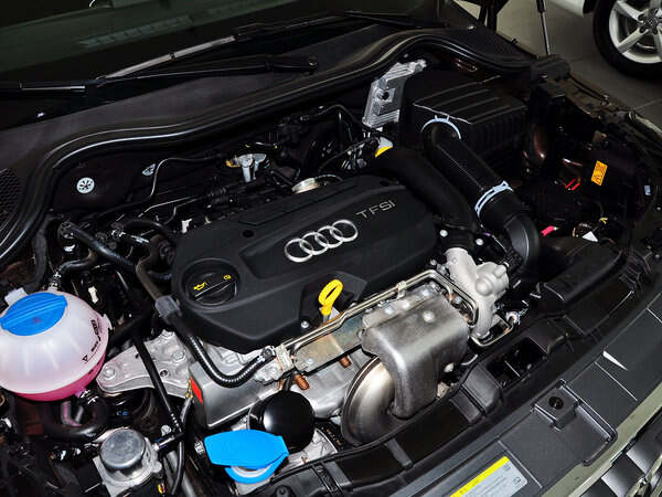 奥迪(进口)  30 tfsi 发动机主体特写