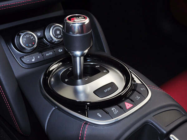 奥迪r8最hot超跑车 奥迪本家现车价格好