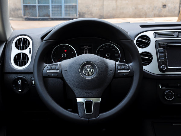 上海大众  1.8tsi 自动 方向盘整体