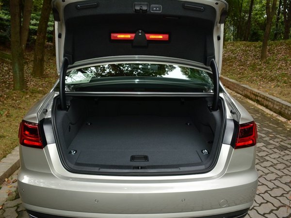 一汽奥迪 e-tron 后备箱