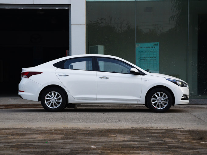 北京现代 1.4l 正右侧