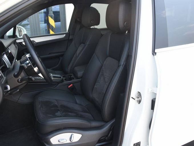 保时捷  macan 前排座椅
