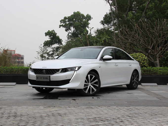 东风标致  508l 400thp puretech 激情版 左前正45度