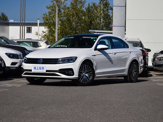 上汽大众  280tsi dsg豪华版 左前正45度