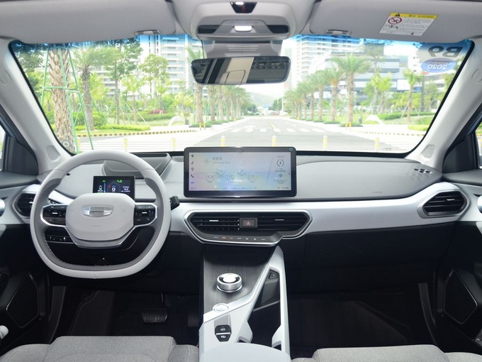 几何汽车   大中控全景