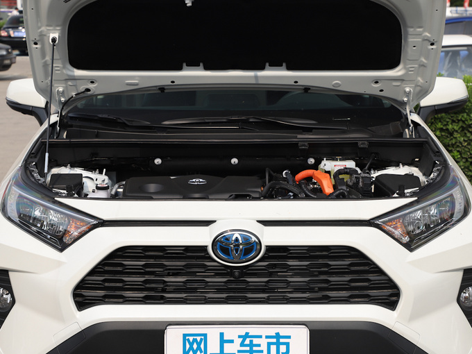 一汽丰田  双擎 2.5l 发动机舱