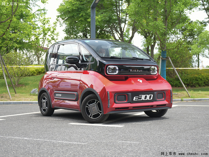 新宝骏E300