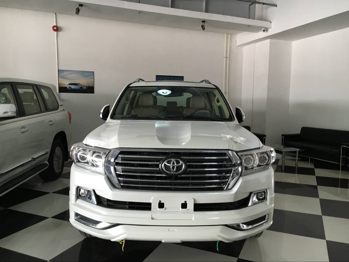 17款丰田酷路泽5700 vxr现车到店 欢迎到店选购