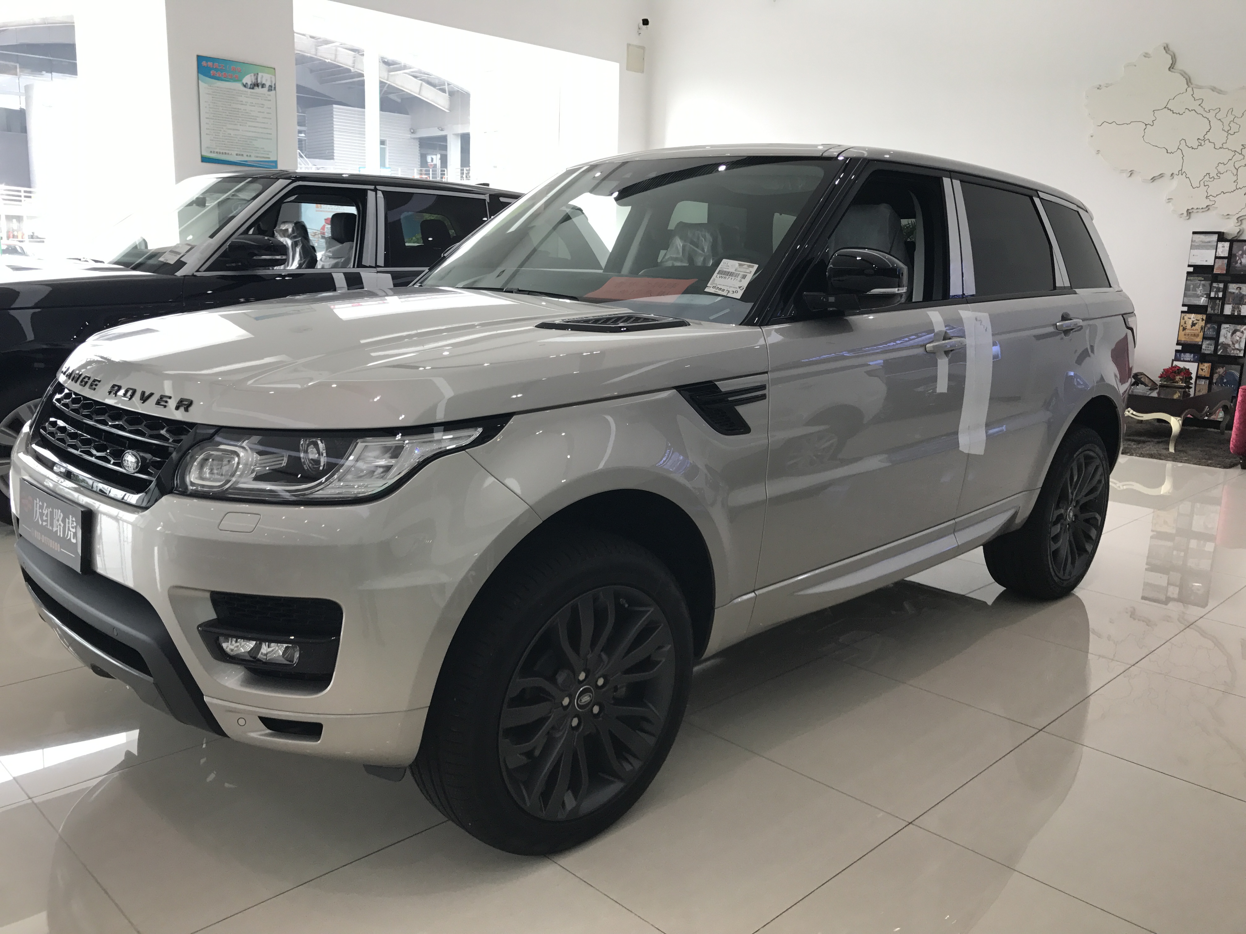 路虎17款揽胜 运动版最低92.8万优惠10万