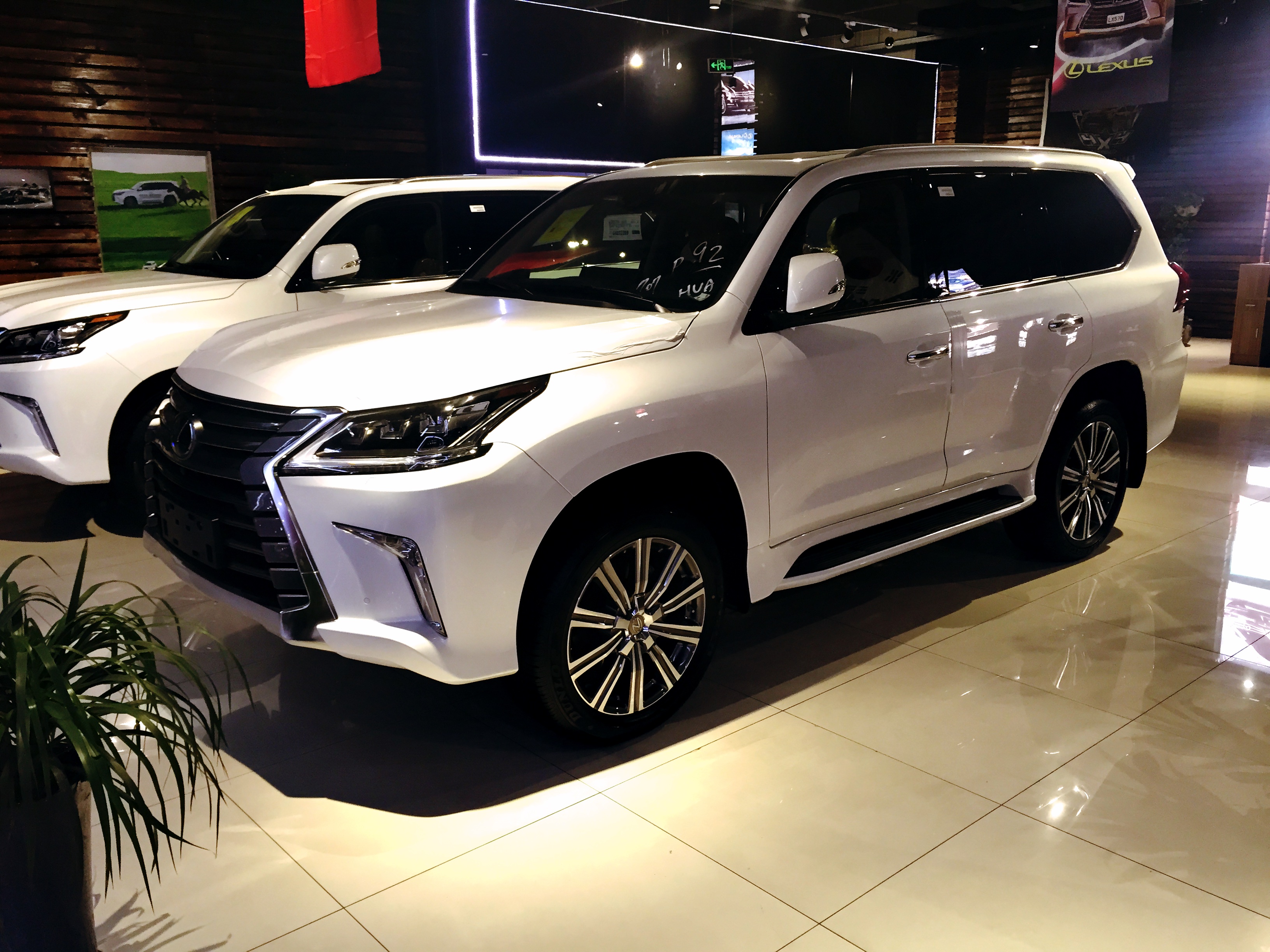 丰田顶级suv雷克萨斯lx570北京现车售价