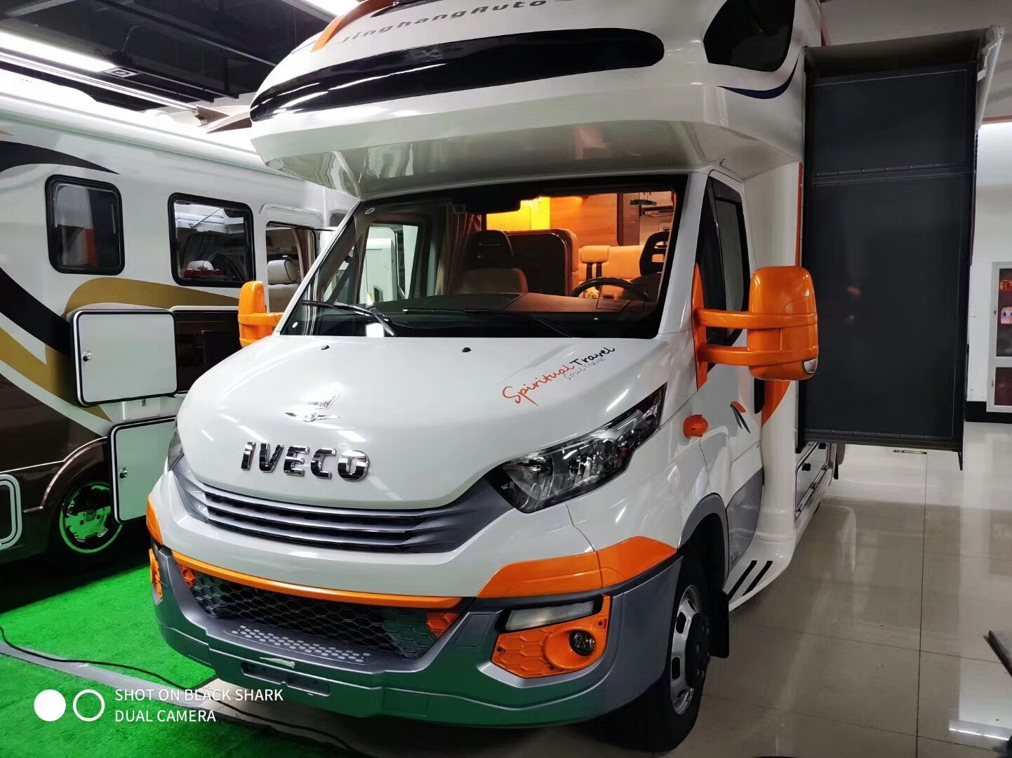 北京依维柯房车专卖店/国产房车多少钱